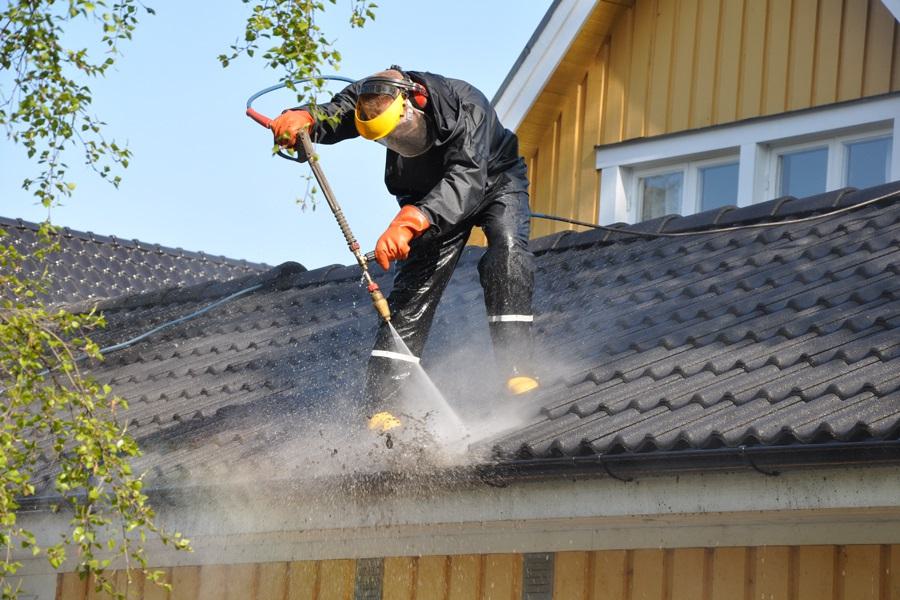 Gutter cleaning service